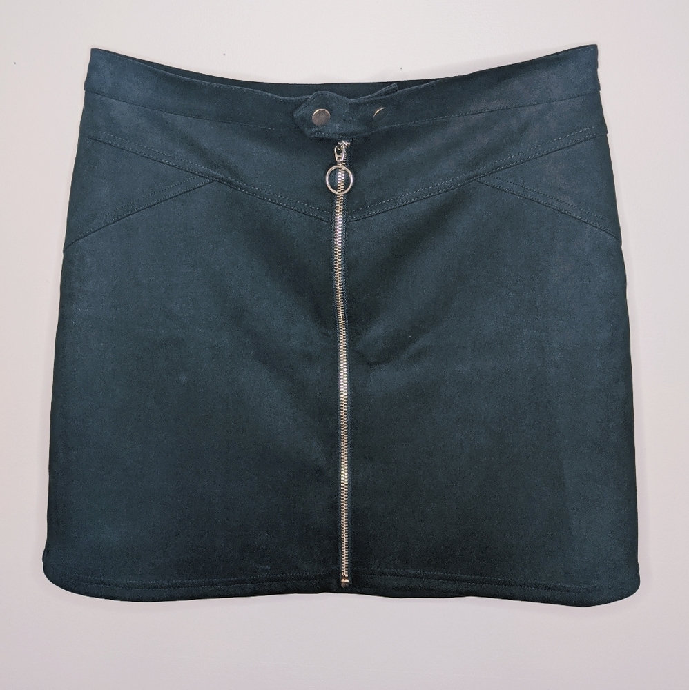 Fashion Nova black zip down skirt